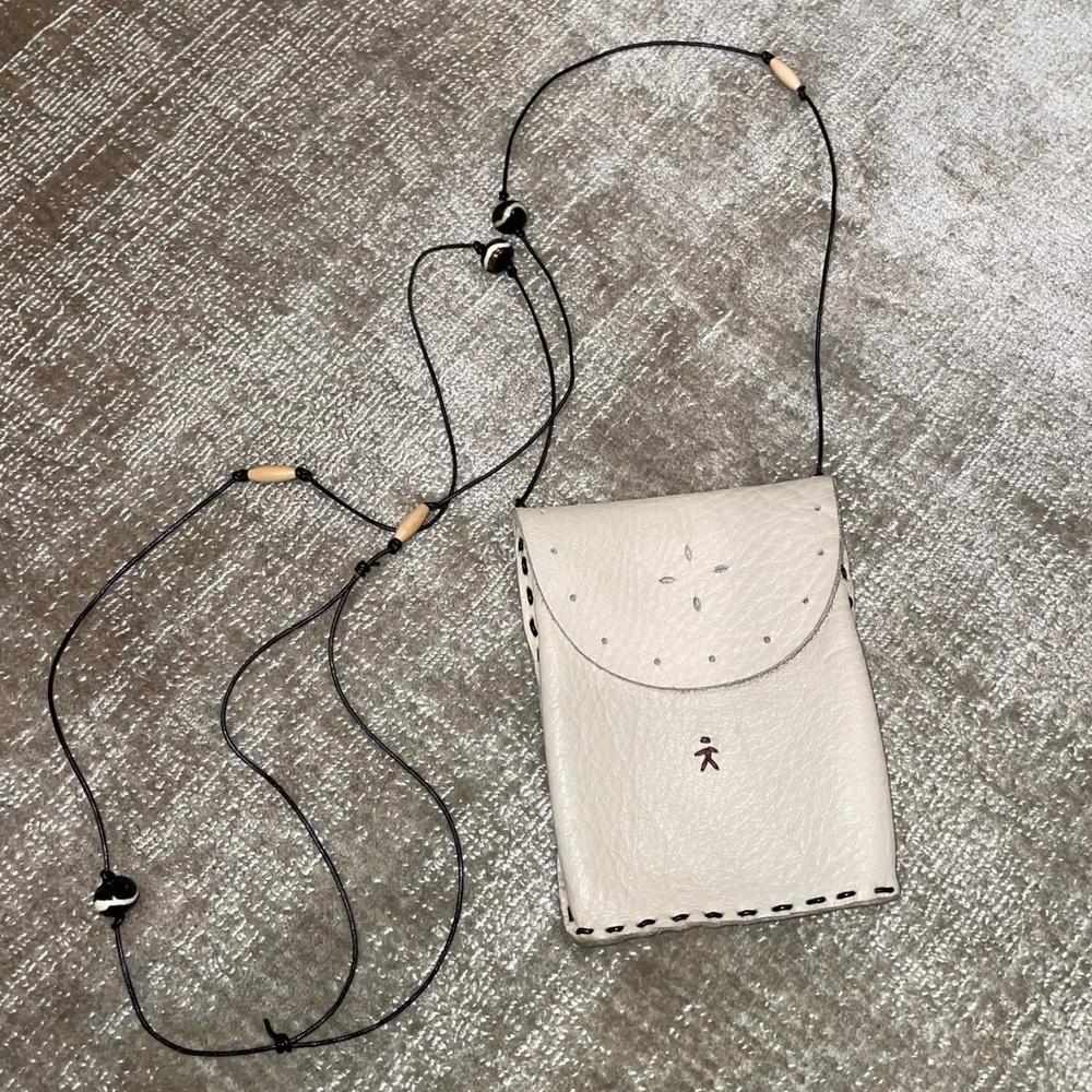 100% AUTHENTIC Henry Beguelin white mini leather bag with hand-sewn stitching